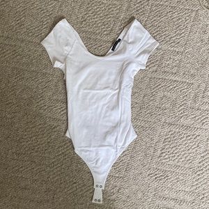 ABERCROMBIE AND FITCH white short sleeve cross back bodysuit size small.